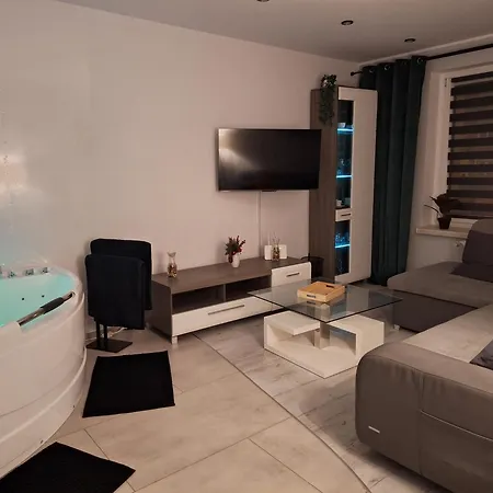 Apartament Z Jacuzzi W Centrum Katowic Kattowitz Exterior foto